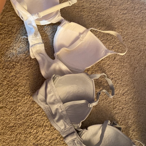 2 barely worn SO 32A bras - Picture 4 of 4